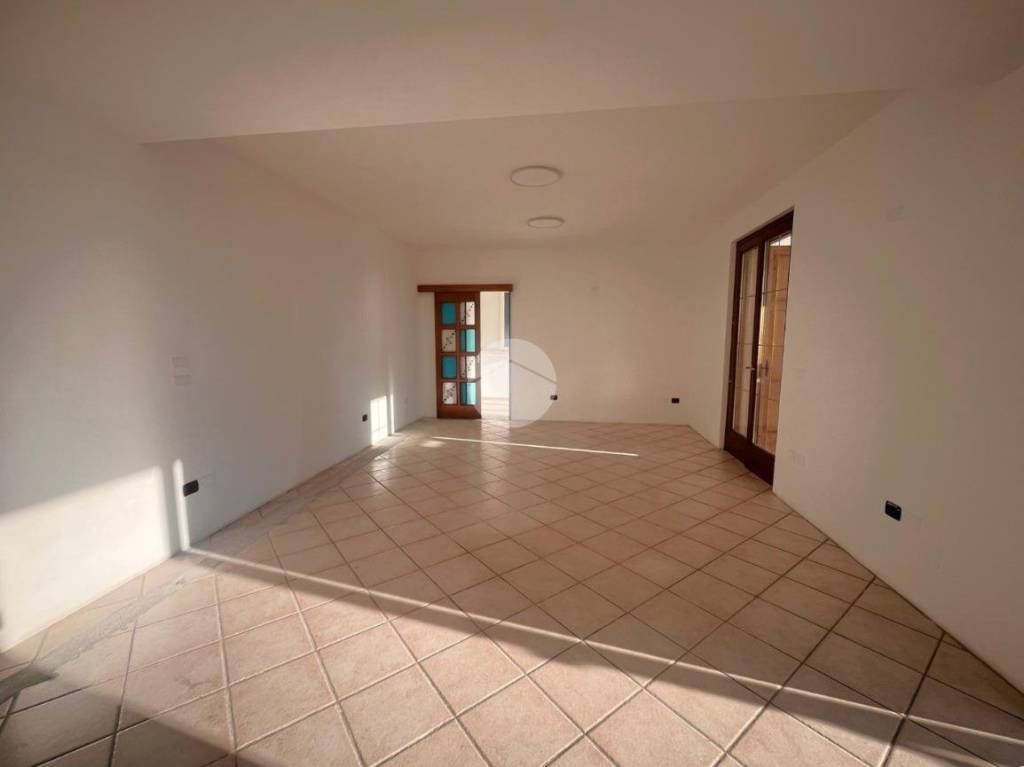 negozio in affitto a Desenzano del Garda in zona San Martino della Battaglia