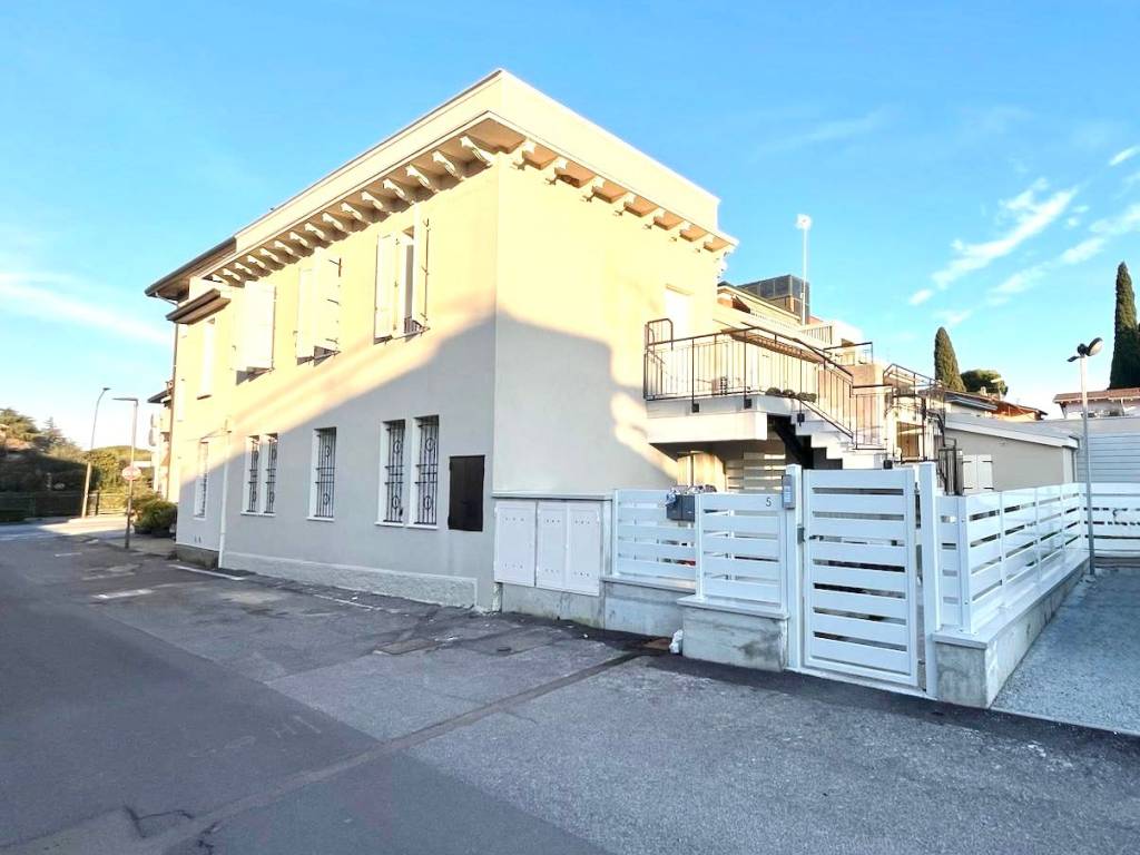 casa indipendente in affitto a Desenzano del Garda