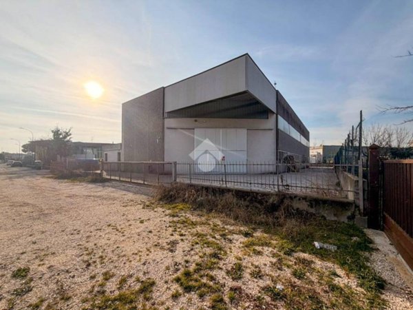 locale commerciale in affitto a Desenzano del Garda in zona Rivoltella