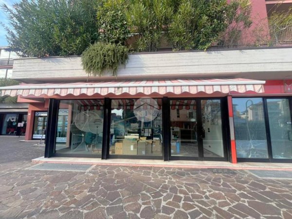 negozio in affitto a Desenzano del Garda