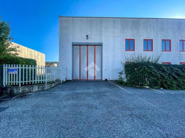 locale commerciale in affitto a Desenzano del Garda