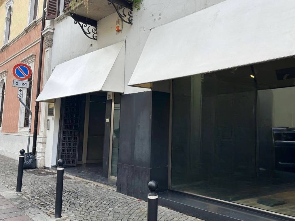 negozio in affitto a Desenzano del Garda