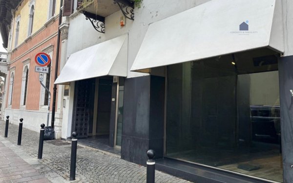 negozio in affitto a Desenzano del Garda