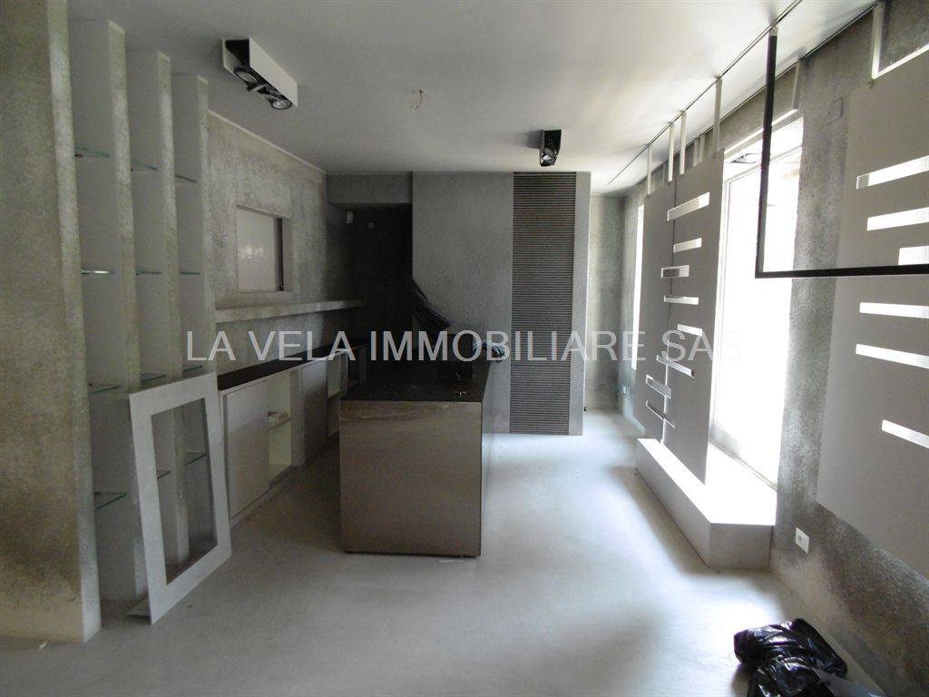 negozio in affitto a Desenzano del Garda