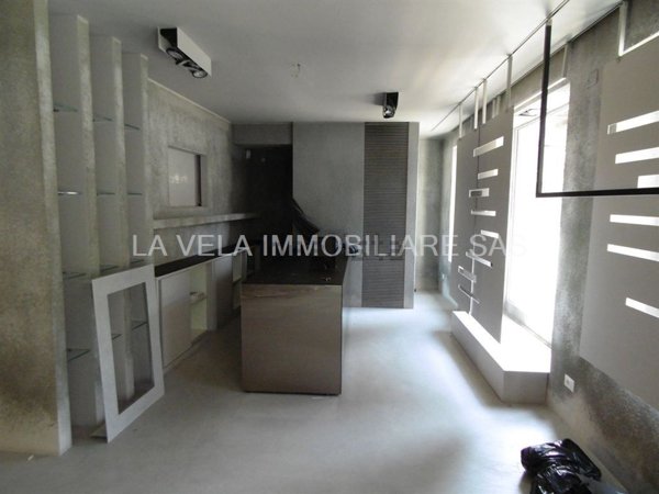 negozio in affitto a Desenzano del Garda