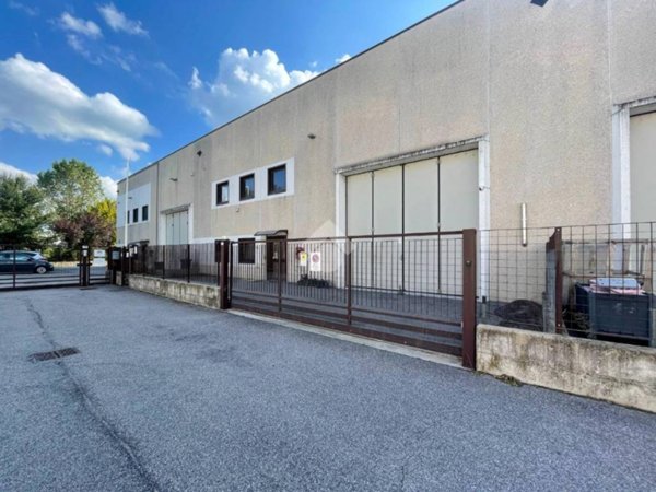 locale commerciale in affitto a Desenzano del Garda