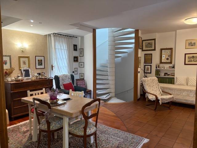 casa indipendente in affitto a Desenzano del Garda in zona Rivoltella