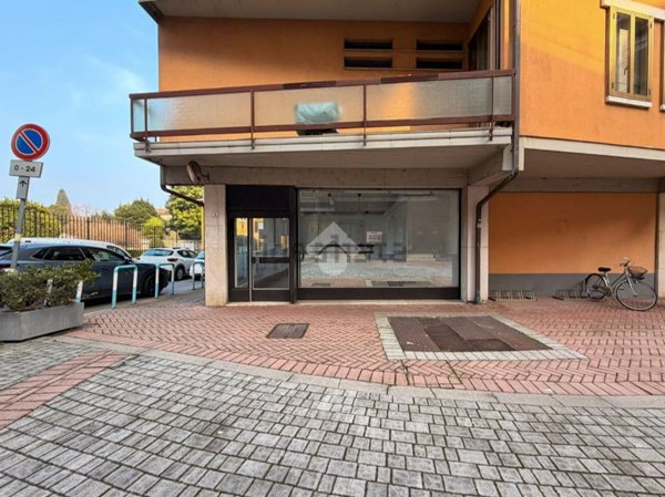 negozio in affitto a Desenzano del Garda