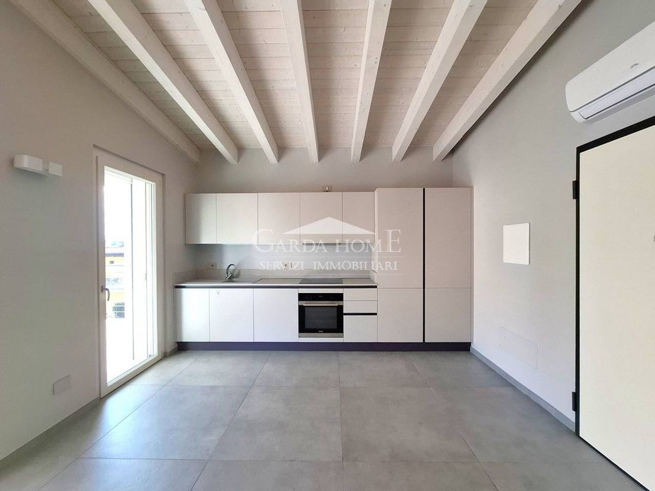 appartamento in affitto a Desenzano del Garda in zona Rivoltella