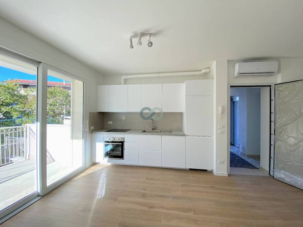 appartamento in affitto a Desenzano del Garda in zona Rivoltella