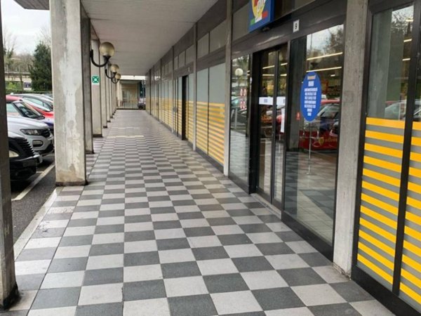 negozio in affitto a Desenzano del Garda