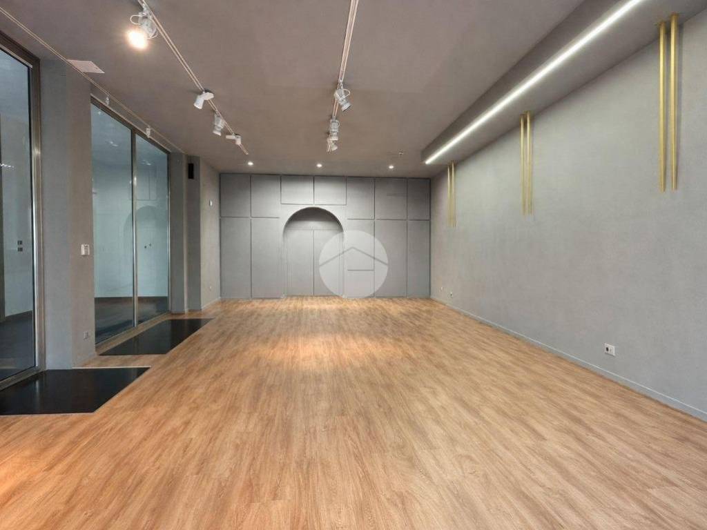 negozio in affitto a Desenzano del Garda