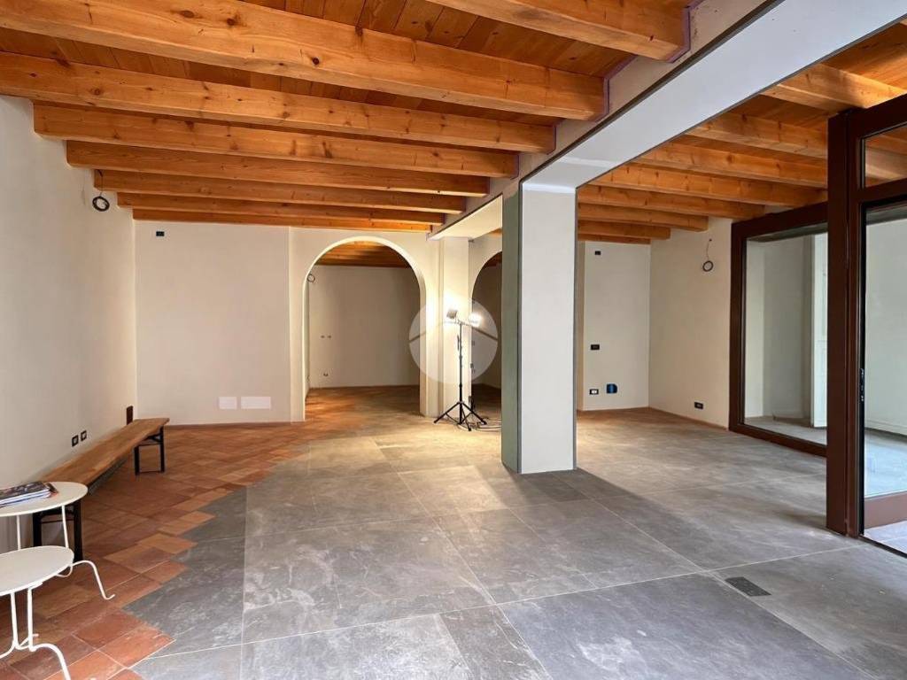 negozio in affitto a Desenzano del Garda