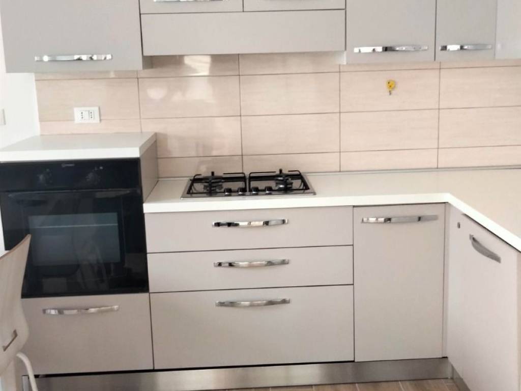 appartamento in affitto a Desenzano del Garda in zona Rivoltella