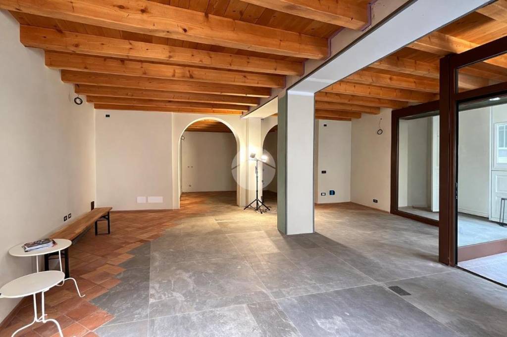 negozio in affitto a Desenzano del Garda