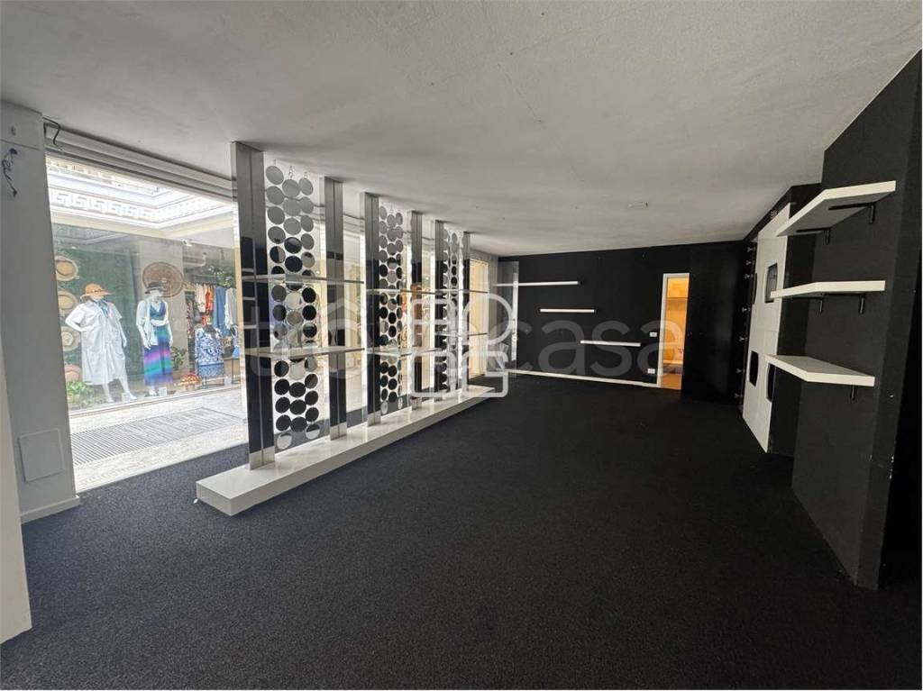 negozio in affitto a Desenzano del Garda