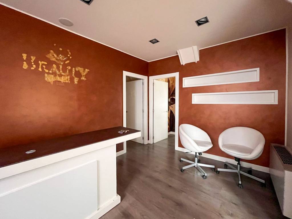locale commerciale in affitto a Desenzano del Garda