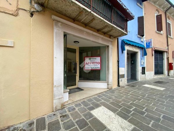 negozio in affitto a Desenzano del Garda in zona Rivoltella