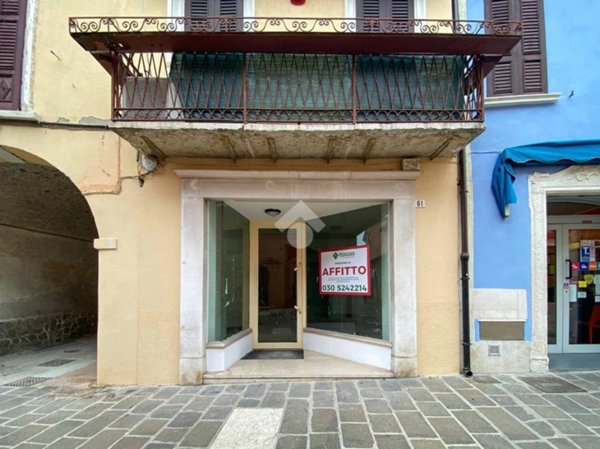 negozio in affitto a Desenzano del Garda in zona Rivoltella
