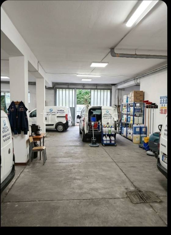 locale commerciale in affitto a Desenzano del Garda