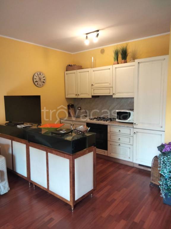 appartamento in affitto a Desenzano del Garda in zona Rivoltella