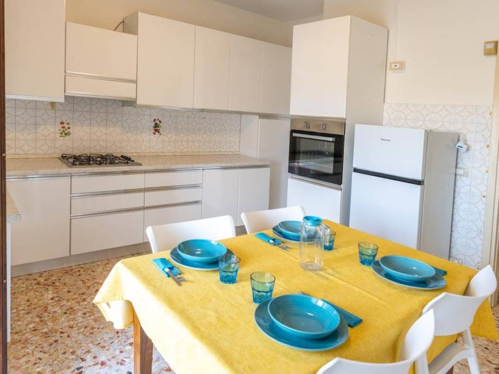 appartamento in affitto a Desenzano del Garda in zona Rivoltella