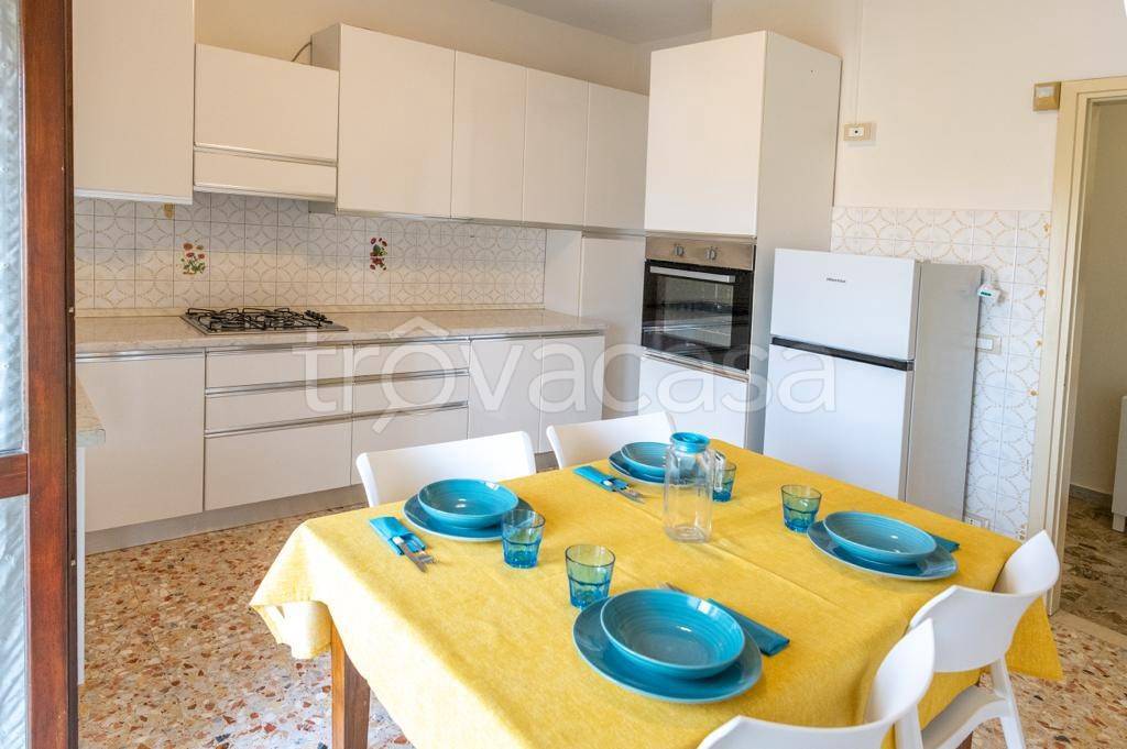 appartamento in affitto a Desenzano del Garda in zona Rivoltella