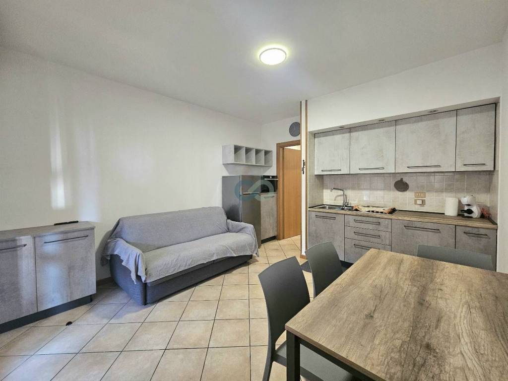 appartamento in affitto a Desenzano del Garda in zona Rivoltella