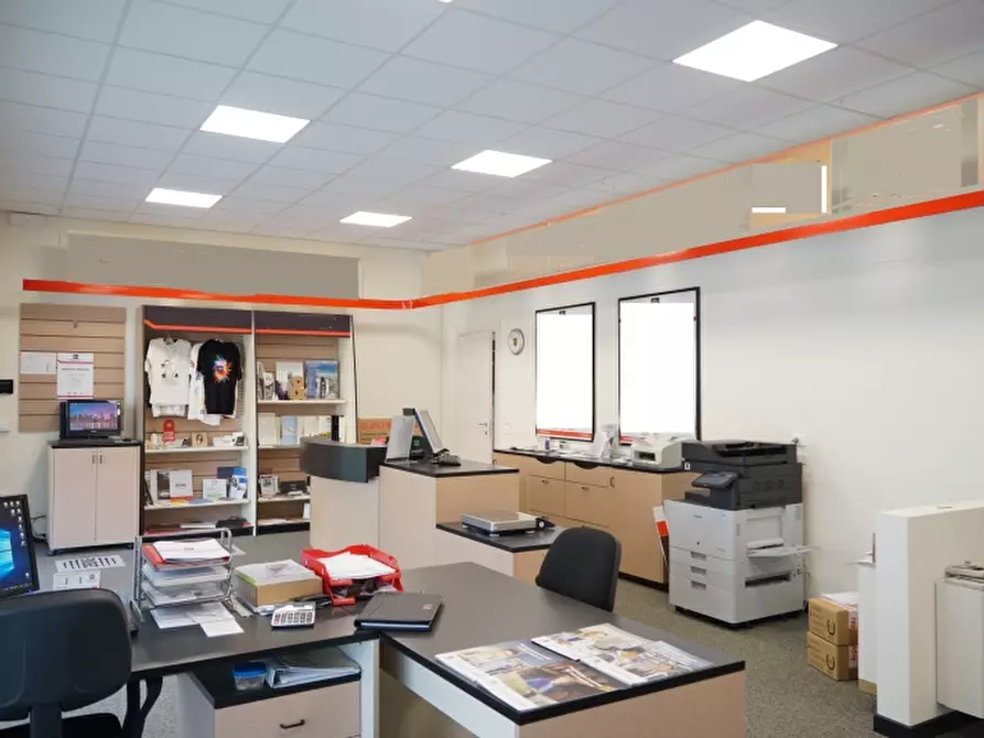 locale commerciale in affitto a Desenzano del Garda