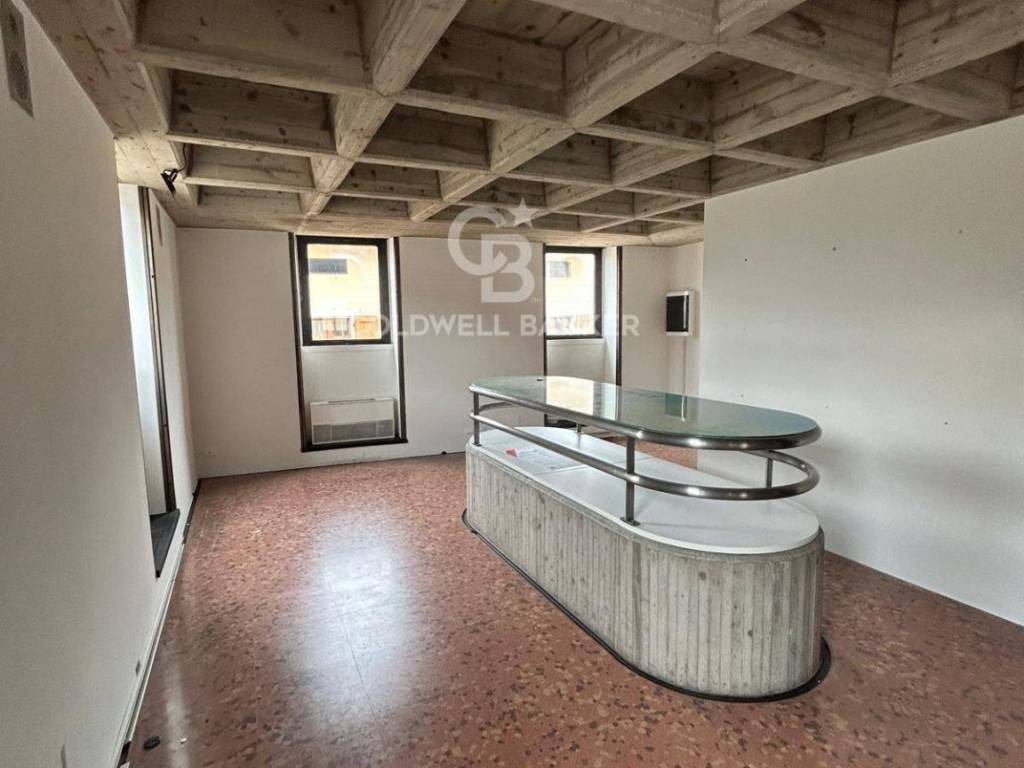 negozio in affitto a Desenzano del Garda