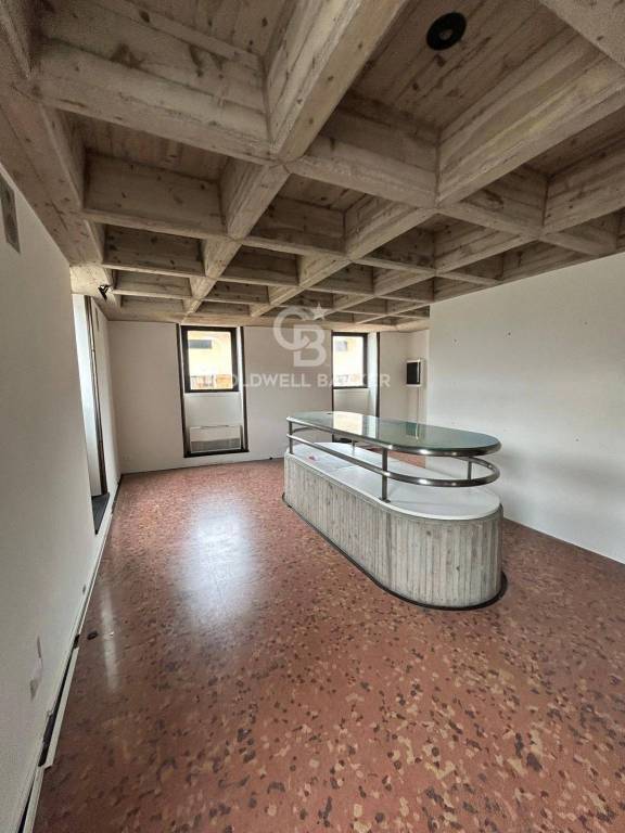 negozio in affitto a Desenzano del Garda