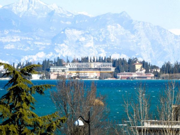 appartamento in affitto a Desenzano del Garda in zona Rivoltella