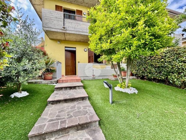 appartamento a Desenzano del Garda in zona San Martino della Battaglia