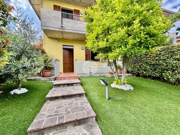 appartamento a Desenzano del Garda in zona San Martino della Battaglia