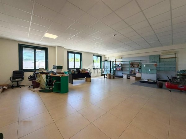ufficio in affitto a Desenzano del Garda in zona Rivoltella