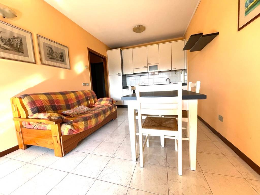 appartamento in affitto a Desenzano del Garda in zona Rivoltella