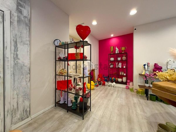 locale commerciale in affitto a Desenzano del Garda