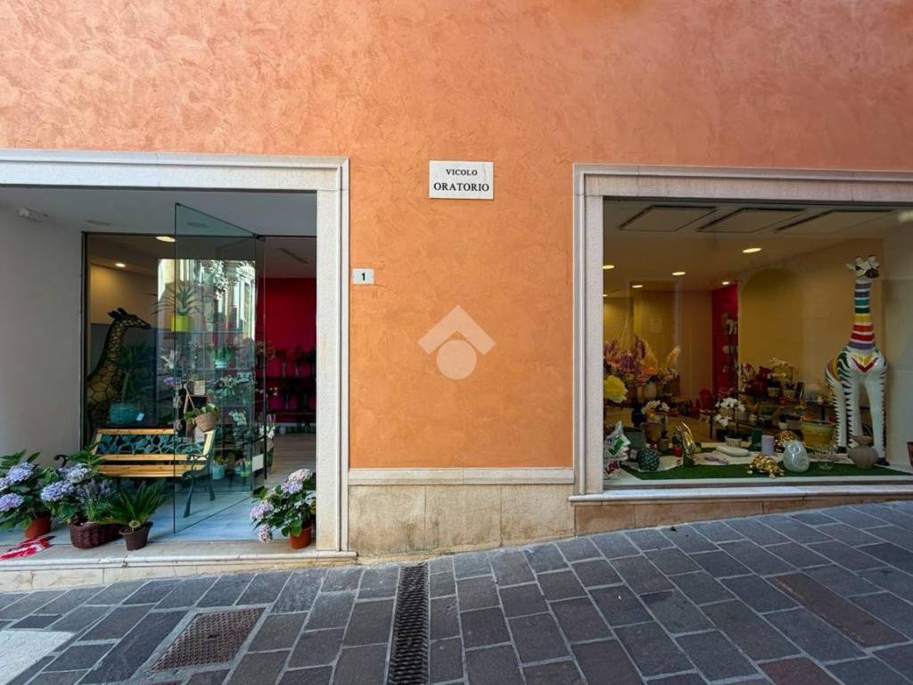 negozio in affitto a Desenzano del Garda