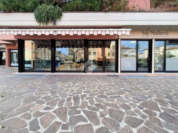 negozio in affitto a Desenzano del Garda