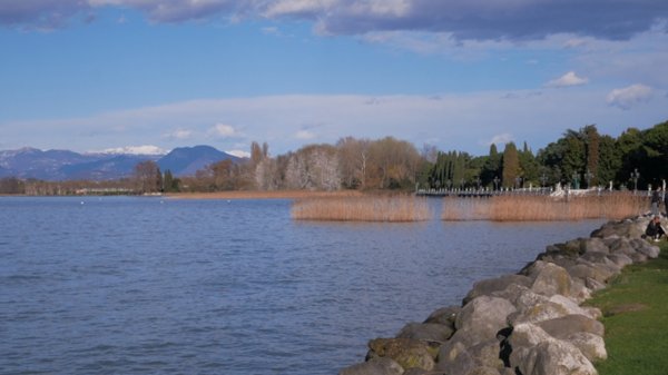 appartamento in affitto a Desenzano del Garda in zona Rivoltella