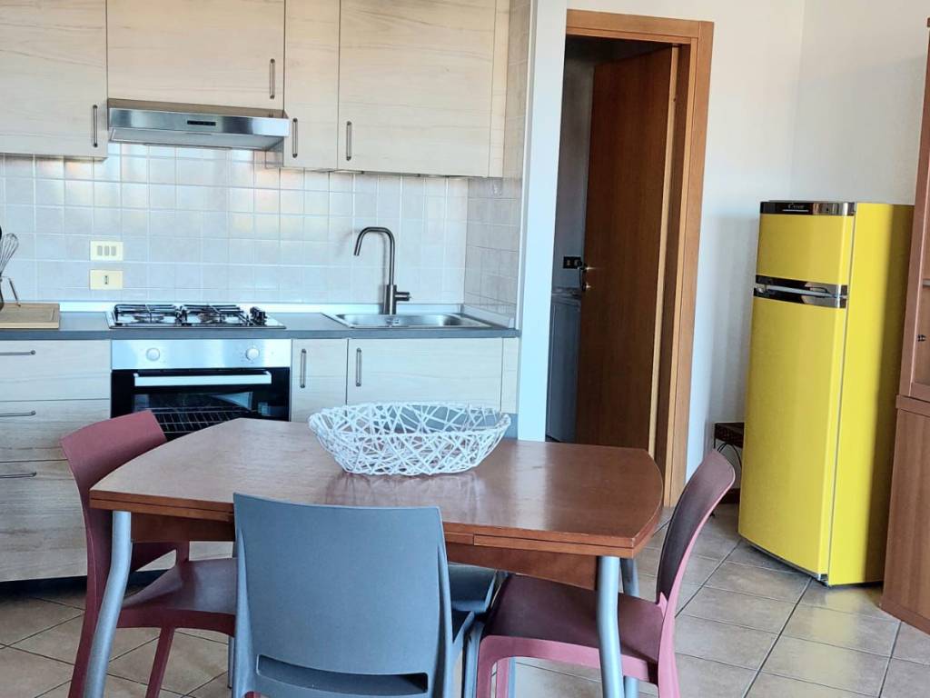 appartamento in affitto a Desenzano del Garda in zona Rivoltella