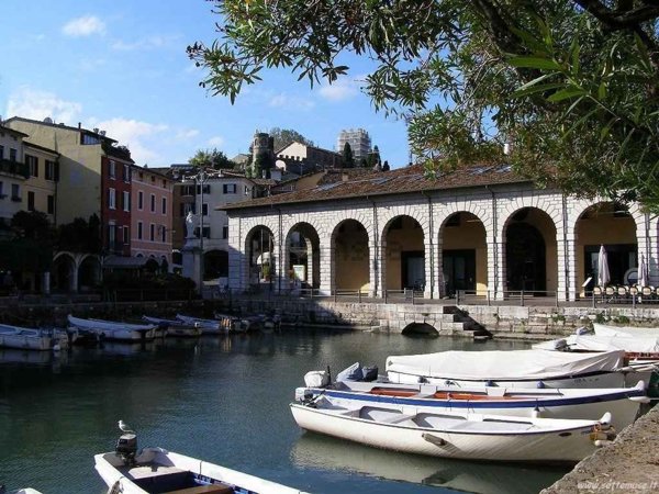 ufficio in affitto a Desenzano del Garda in zona Campeggio sul Vò