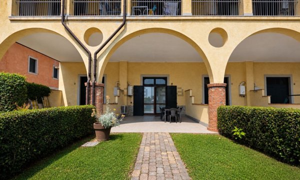 appartamento in affitto a Desenzano del Garda in zona Rivoltella