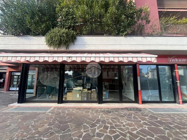appartamento in affitto a Desenzano del Garda in zona Campeggio sul Vò