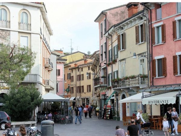 negozio in affitto a Desenzano del Garda in zona Campeggio sul Vò