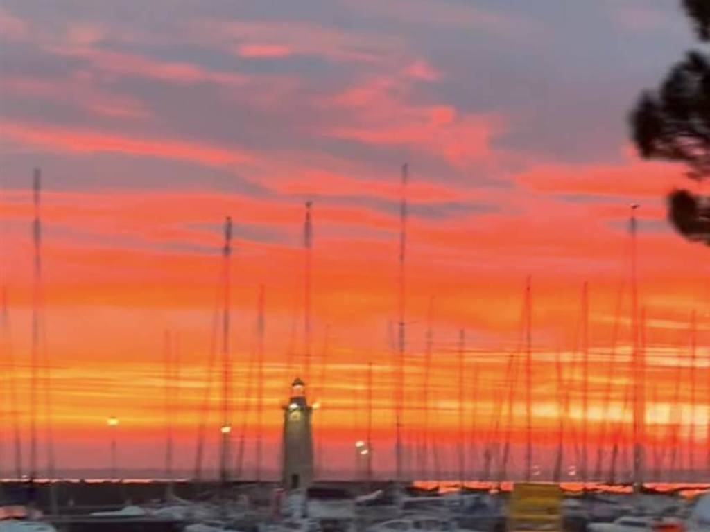 negozio in affitto a Desenzano del Garda in zona Campeggio sul Vò
