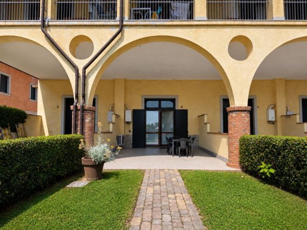 appartamento in affitto a Desenzano del Garda in zona Rivoltella