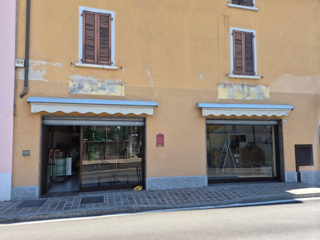 negozio in affitto a Desenzano del Garda in zona Campeggio sul Vò