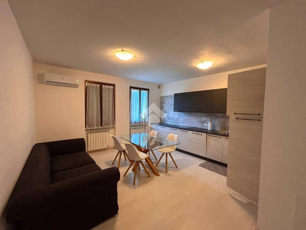 appartamento in affitto a Desenzano del Garda in zona Campeggio sul Vò