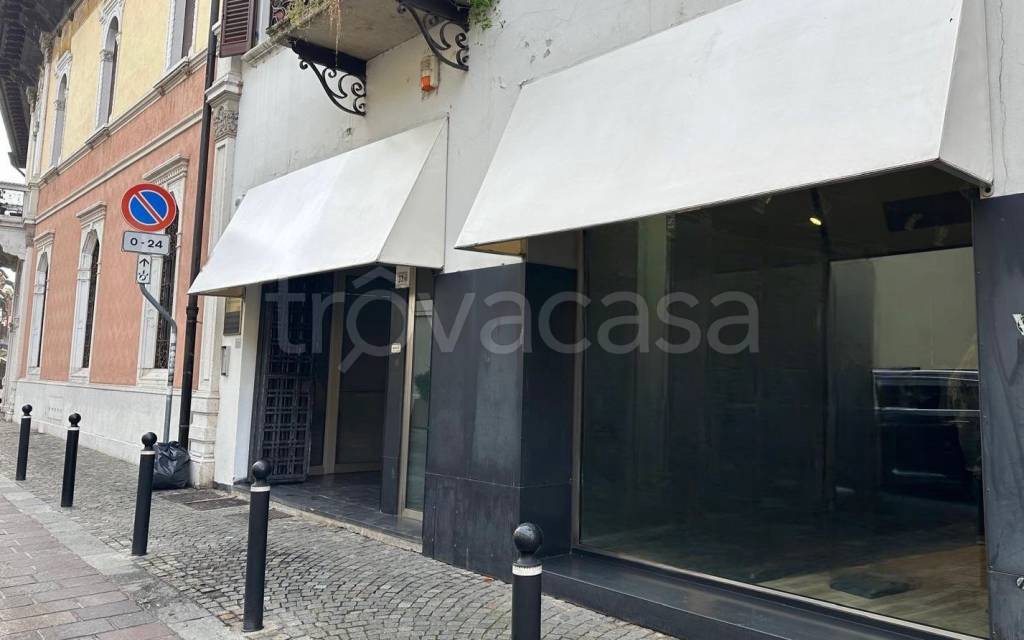 negozio in affitto a Desenzano del Garda